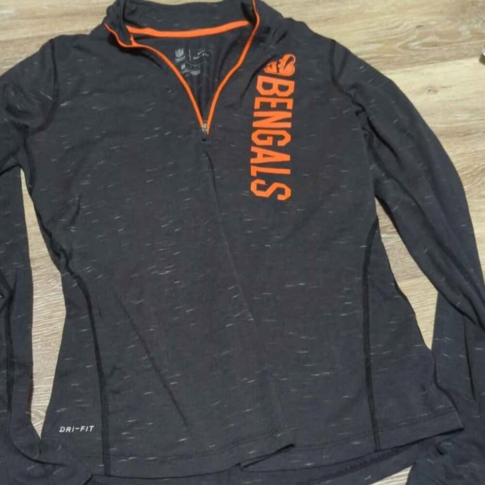 Nike dri fit team apparel women's medium quarter zip Cincinnati Bengals